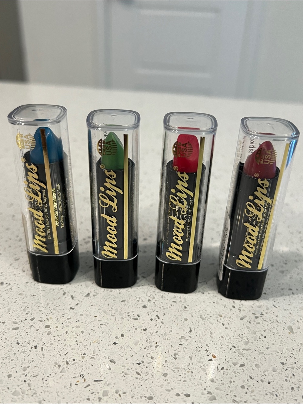 5/$35 NWT 4 Mood lips color changing lipsticks. Each retails $6.99